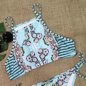 Cupshe Dreaming State Garden Blue Floral Bikini Swimwear Top Size Small
